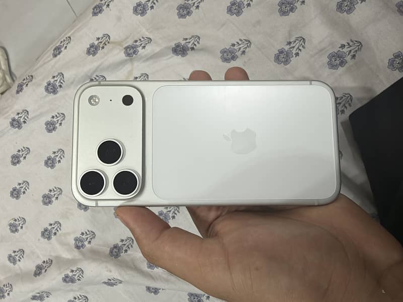 Apple iPhone 17 Pro Max 5