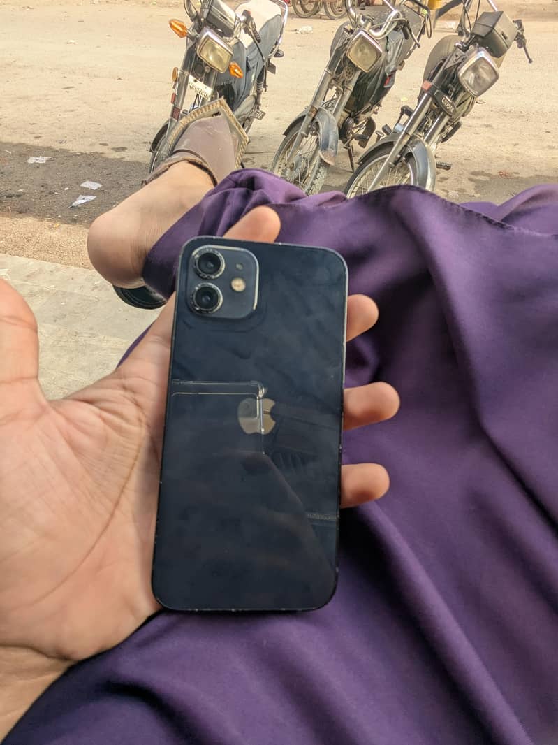 Apple iPhone 13 0