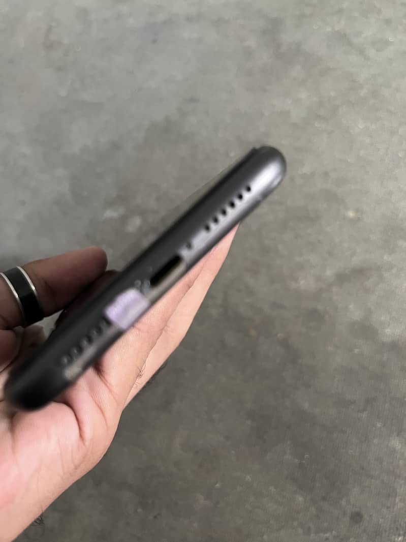 Apple iPhone 11 3