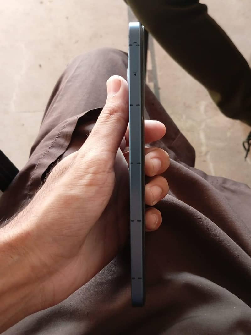 Realme C63 4