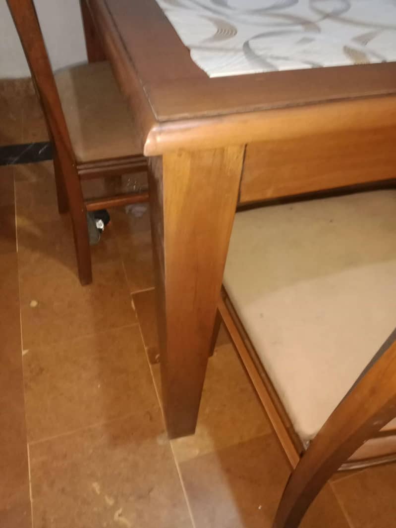 selling dining table 1