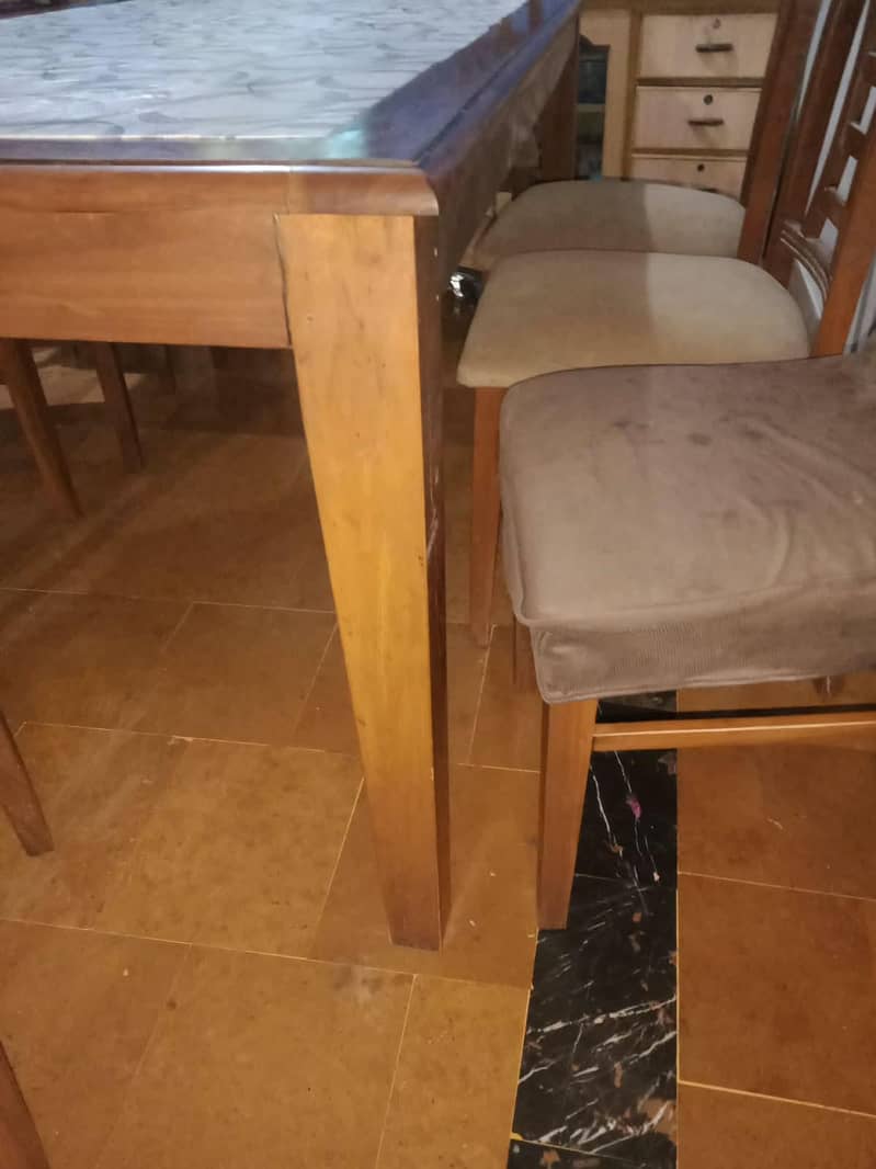 selling dining table 2