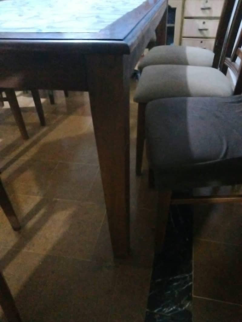 selling dining table 3