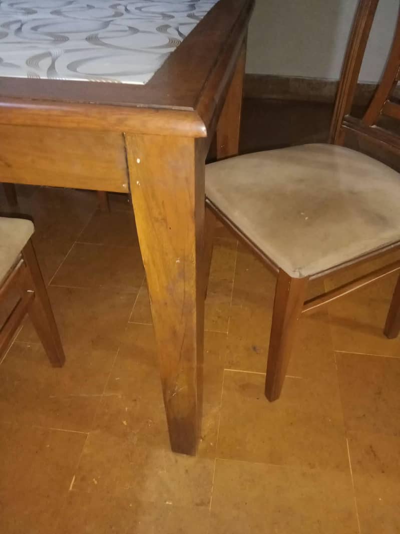 selling dining table 4