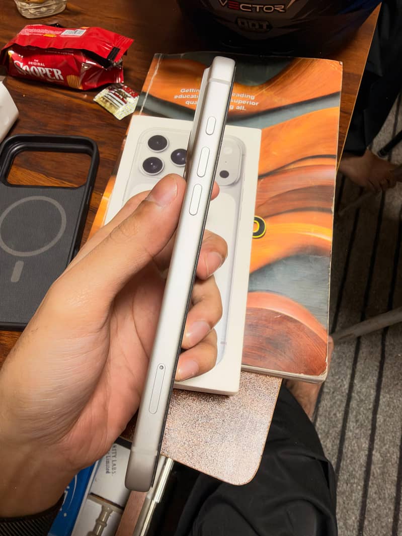 Apple iPhone 17 Pro Max 1