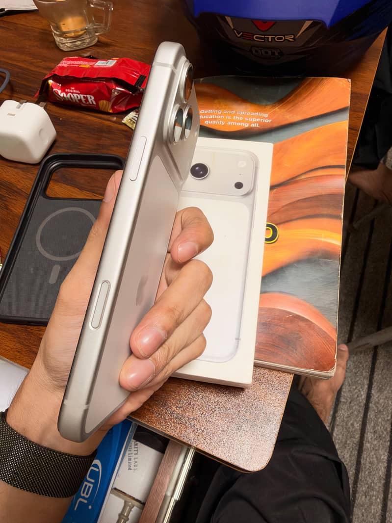 Apple iPhone 17 Pro Max 3