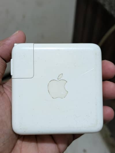 apple MacBook 61w Power Adapter