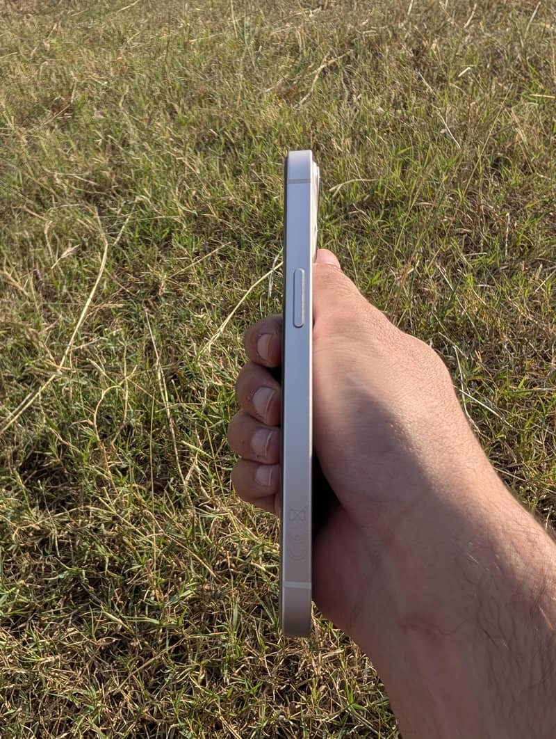 Apple iPhone 13 6