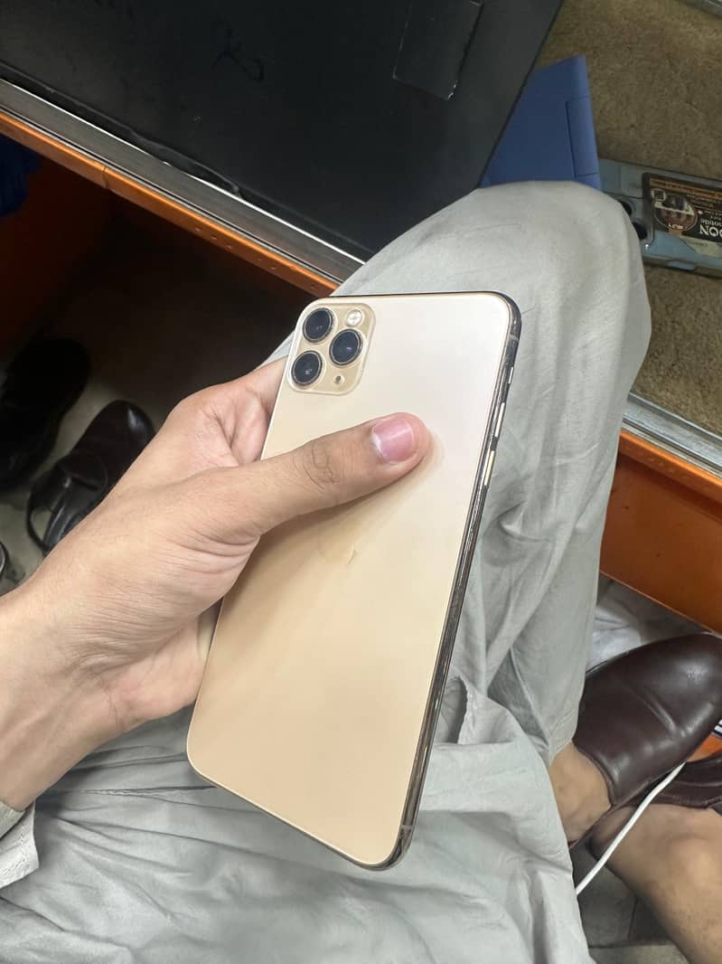 Apple iPhone 11 Pro Max 4