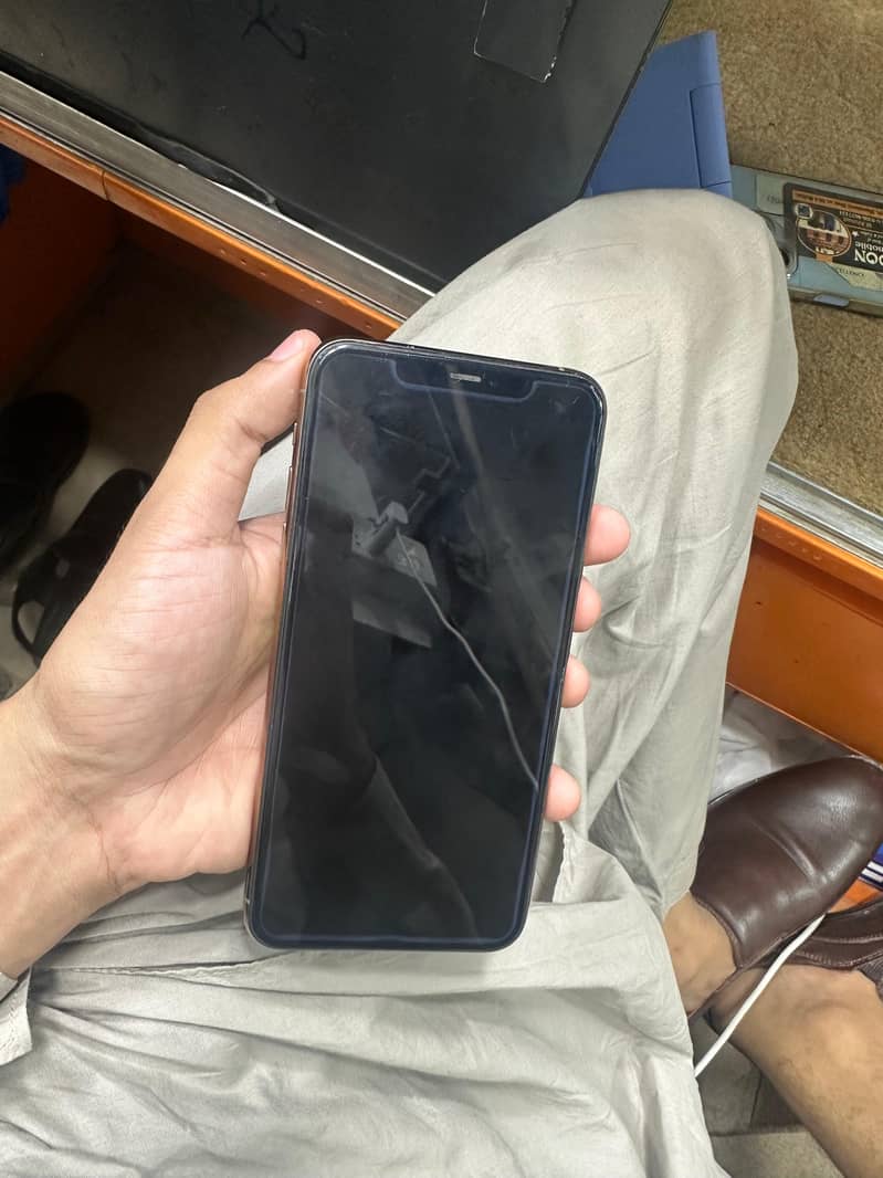 Apple iPhone 11 Pro Max 6