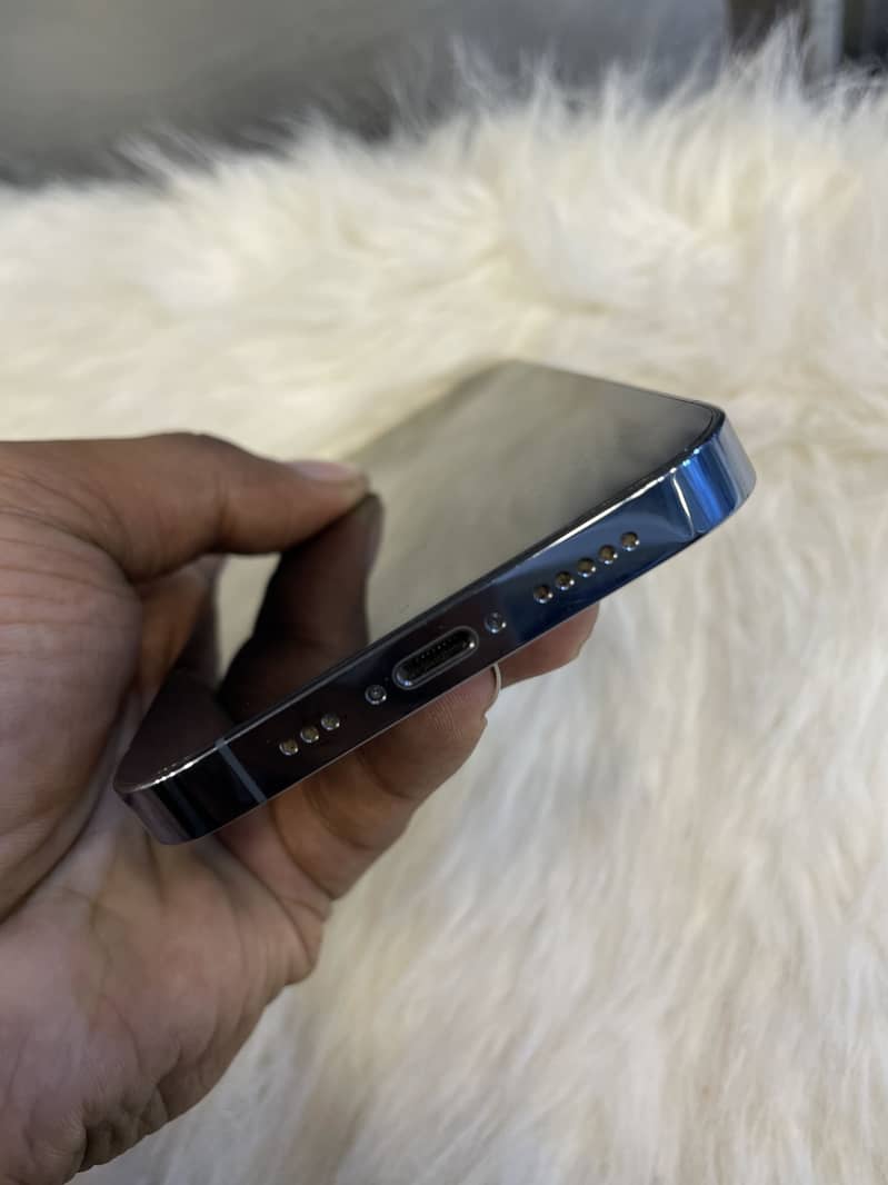 Apple iPhone 13 Pro 2