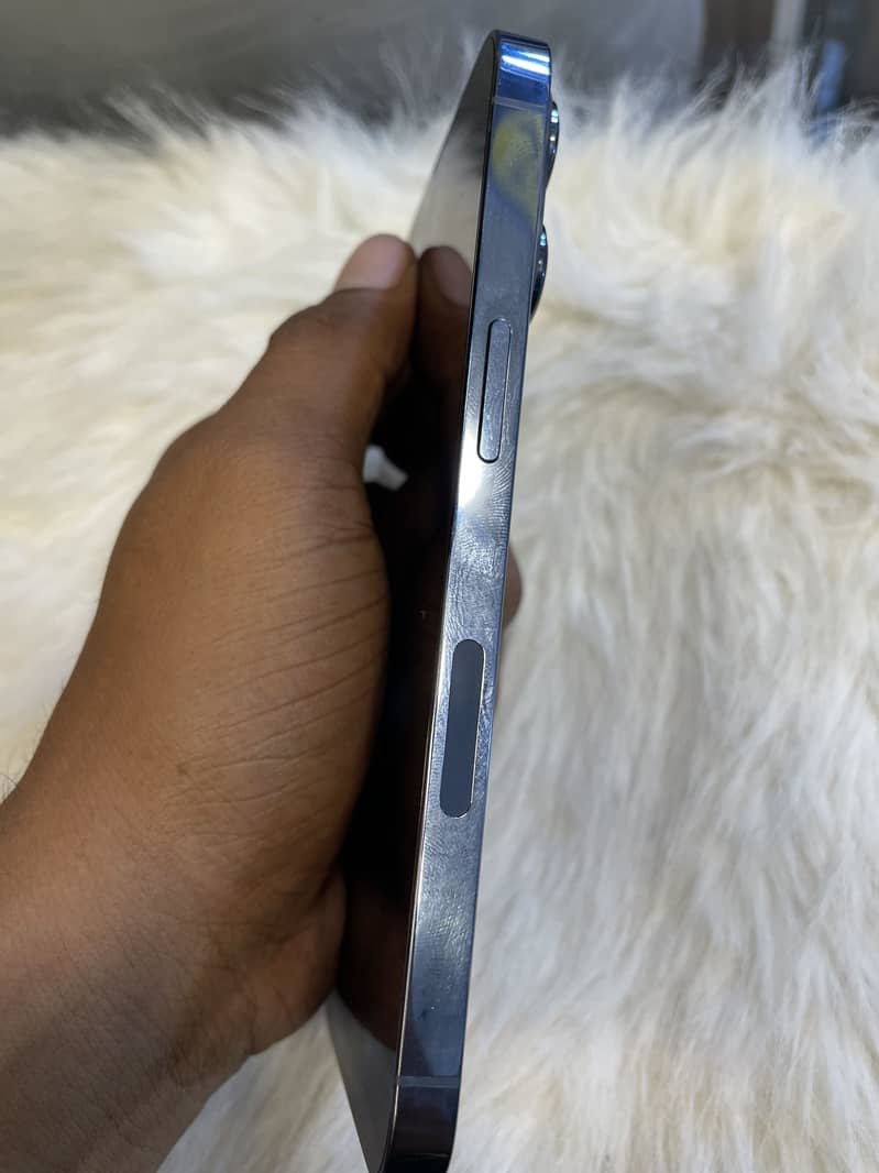 Apple iPhone 13 Pro 4