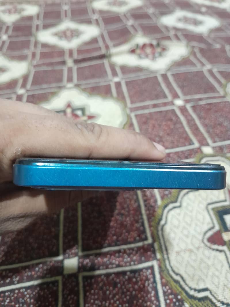 Realme C63 0