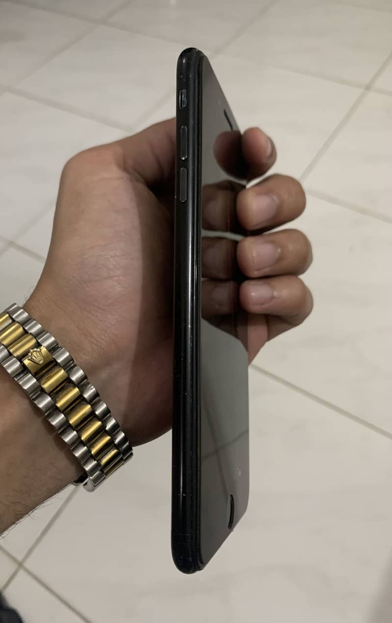 Apple iPhone 7 Plus 2