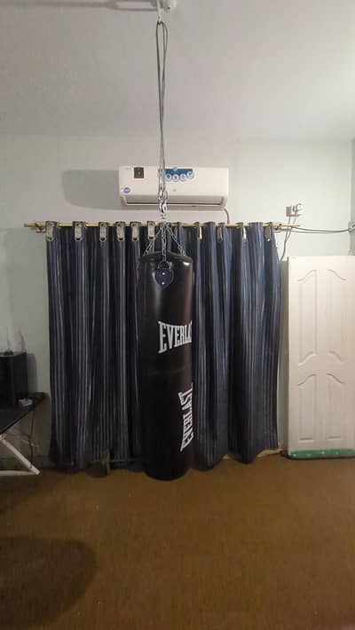 Everlast boxing Bag with filling