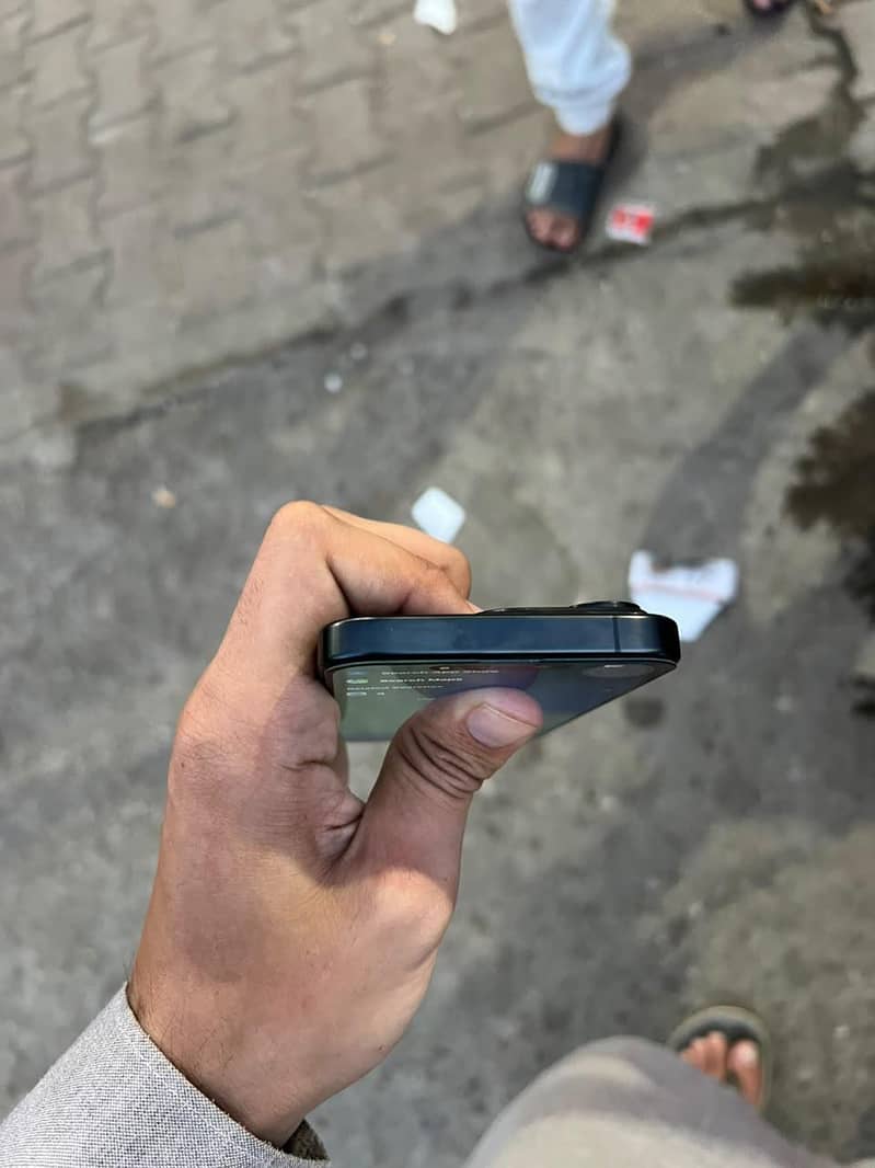 Apple iPhone 15 Pro 1