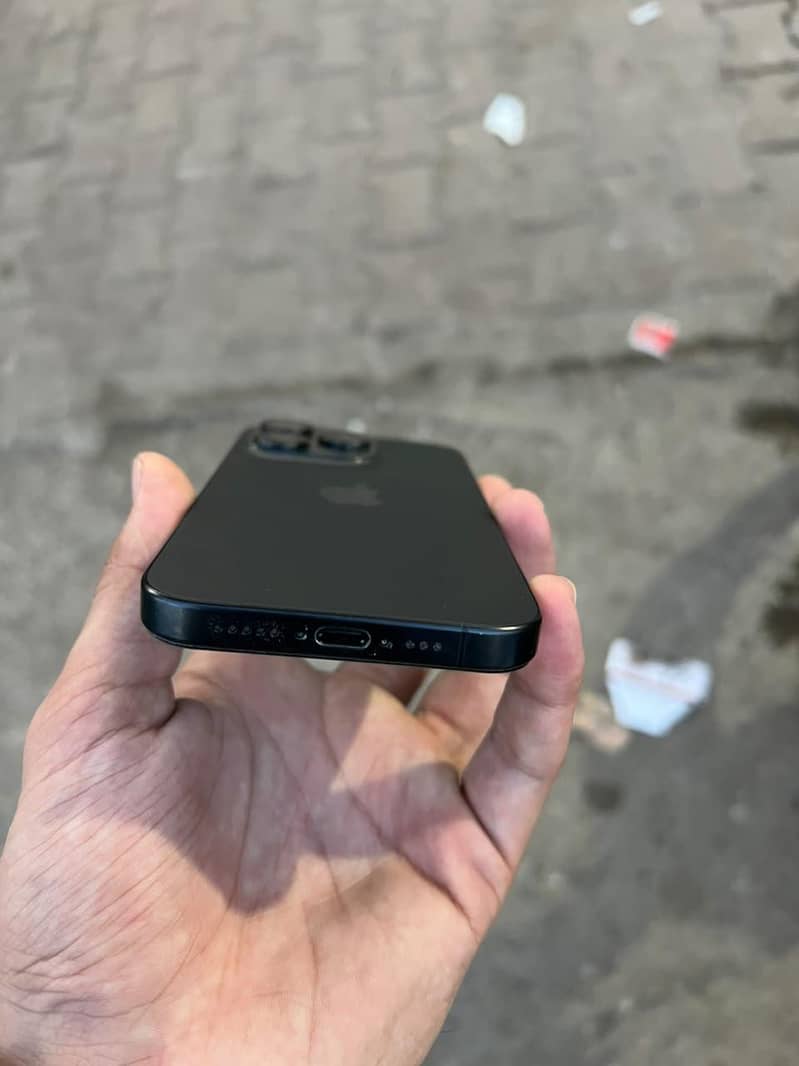 Apple iPhone 15 Pro 2