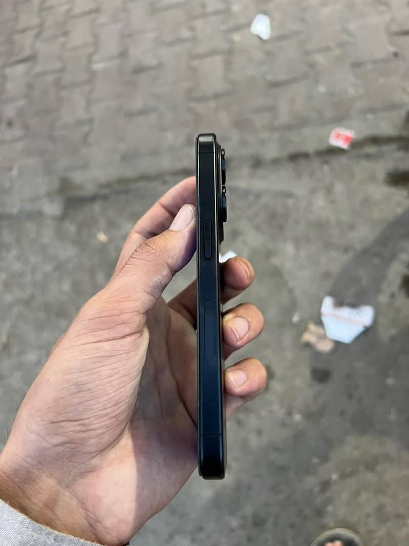 Apple iPhone 15 Pro 4