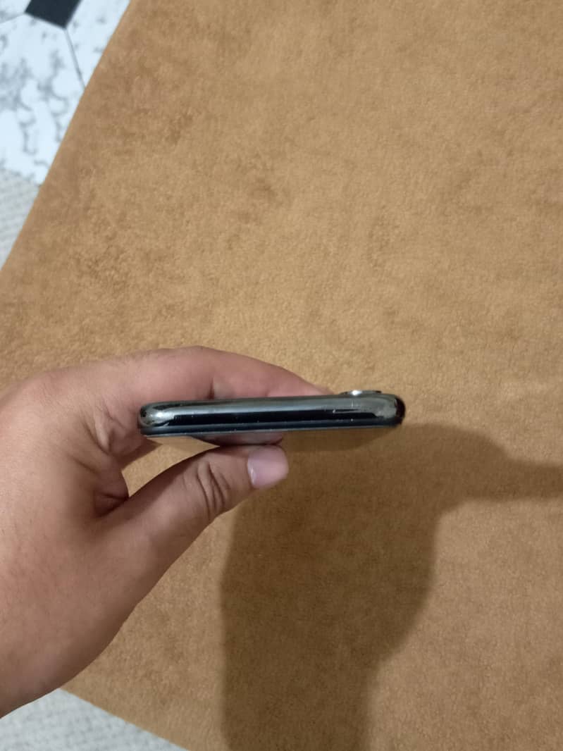Apple iPhone X 4
