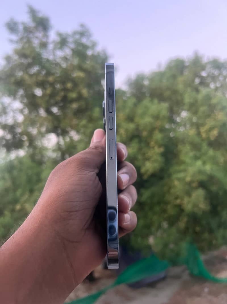 Apple iPhone 13 Pro Max 1