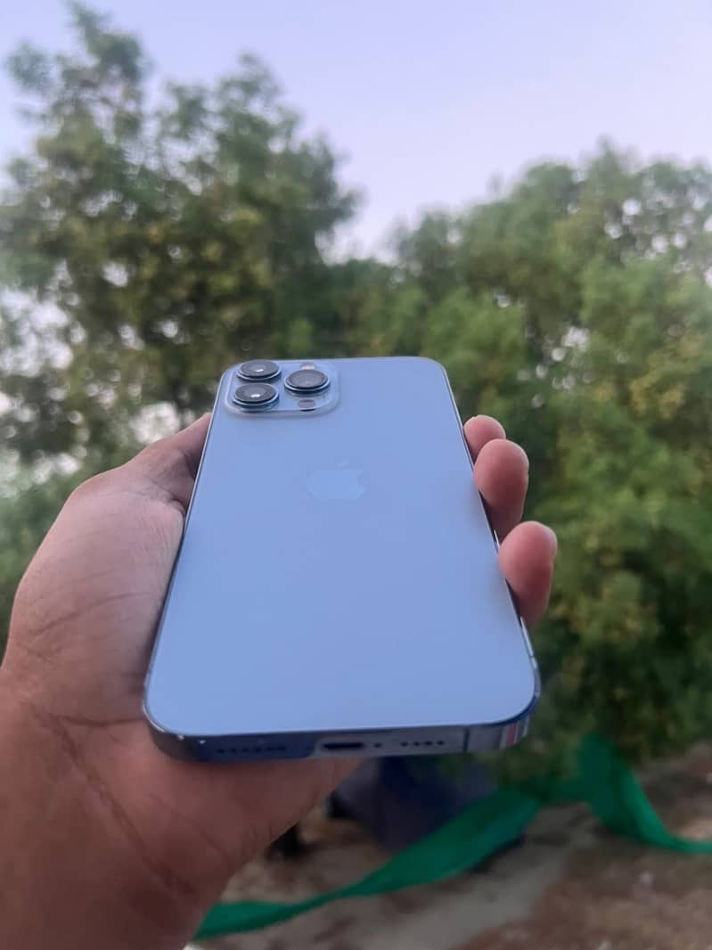 Apple iPhone 13 Pro Max 3