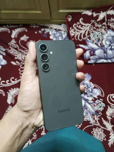 Samsung Mobile S24 fE
