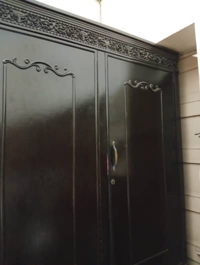 Chinyoti wood heavy duty cupboard