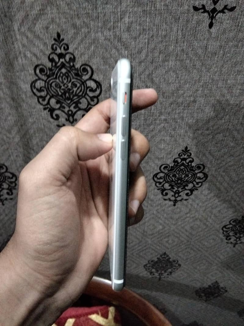 Apple iPhone SE 3
