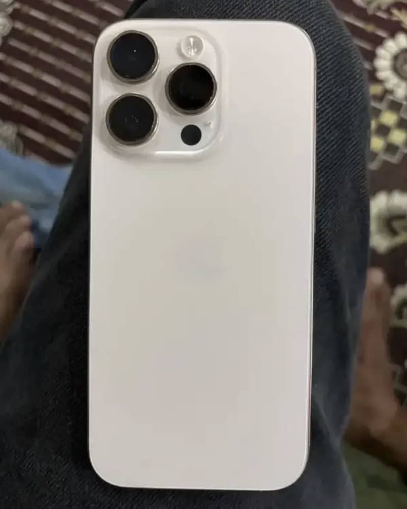 Apple iPhone 16 Pro 4