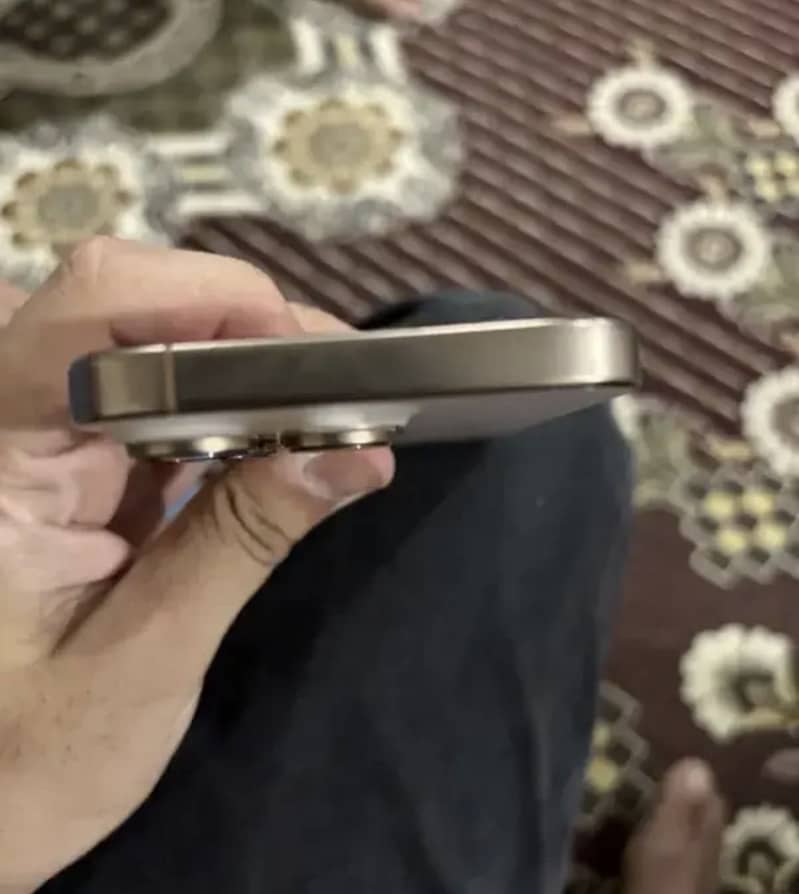 Apple iPhone 16 Pro 5
