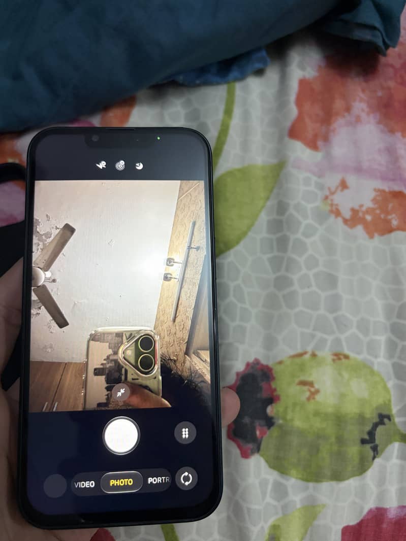 Apple iPhone 13 2