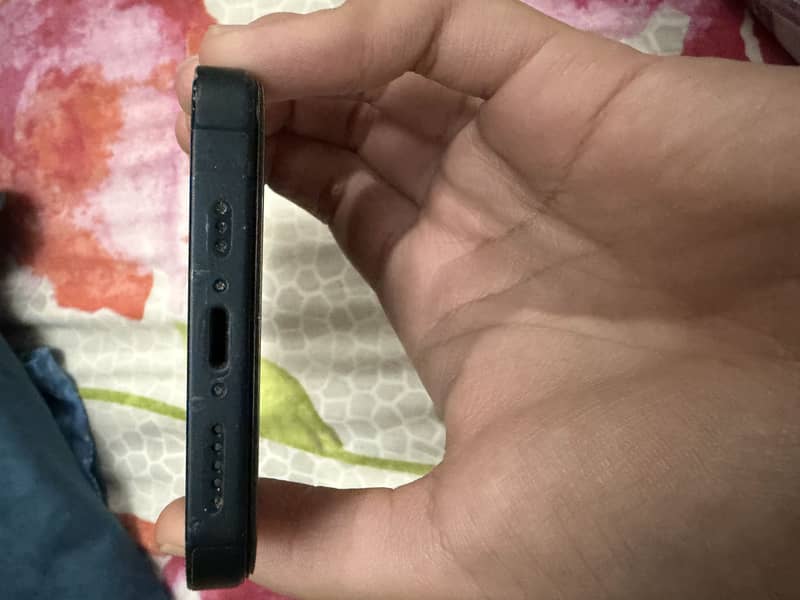 Apple iPhone 13 7