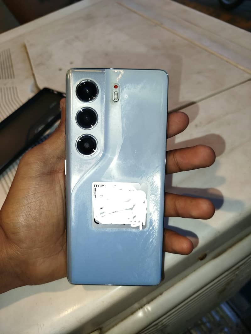 Tecno CAMON 40 Pro 4