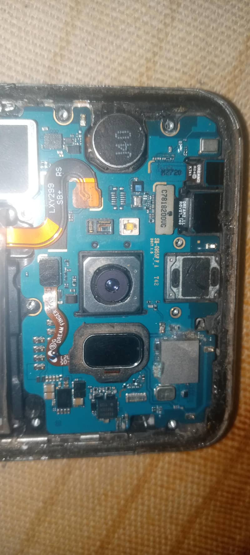 Samsung Mobile S8 Plus 1