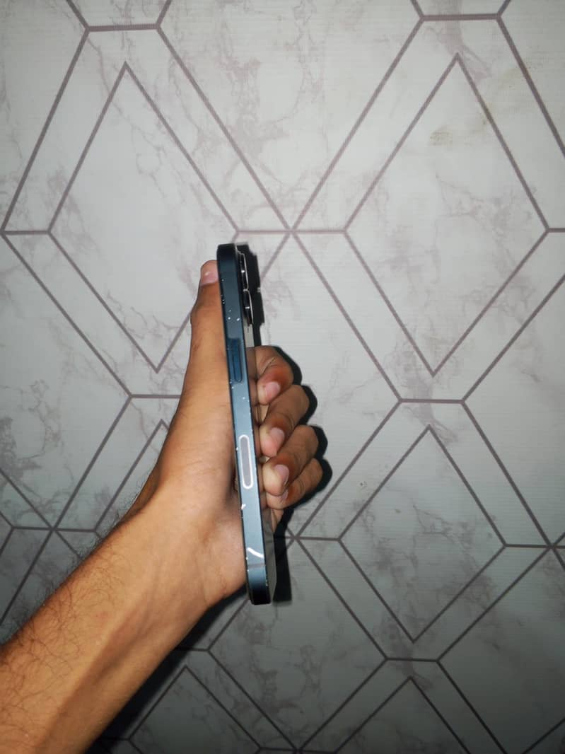Apple iPhone 13 3