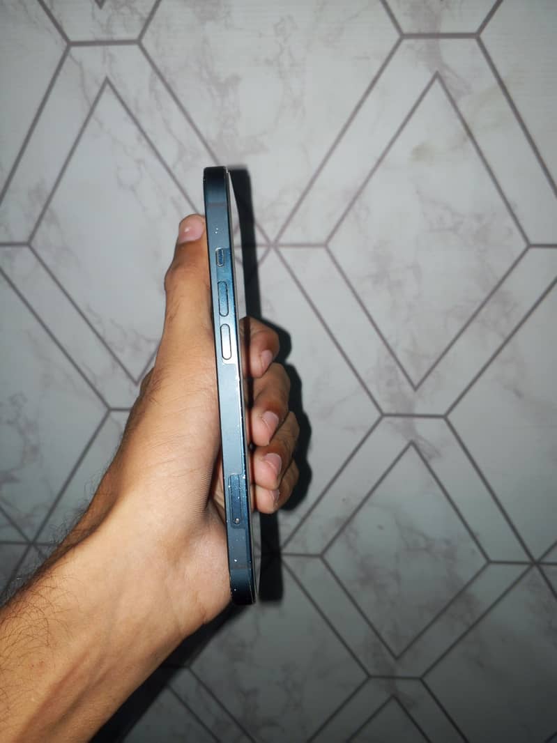 Apple iPhone 13 4