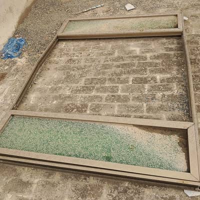 Fully metal and glass window