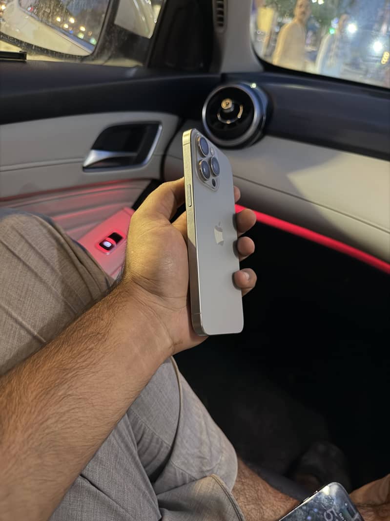 Apple iPhone 15 Pro Max 1