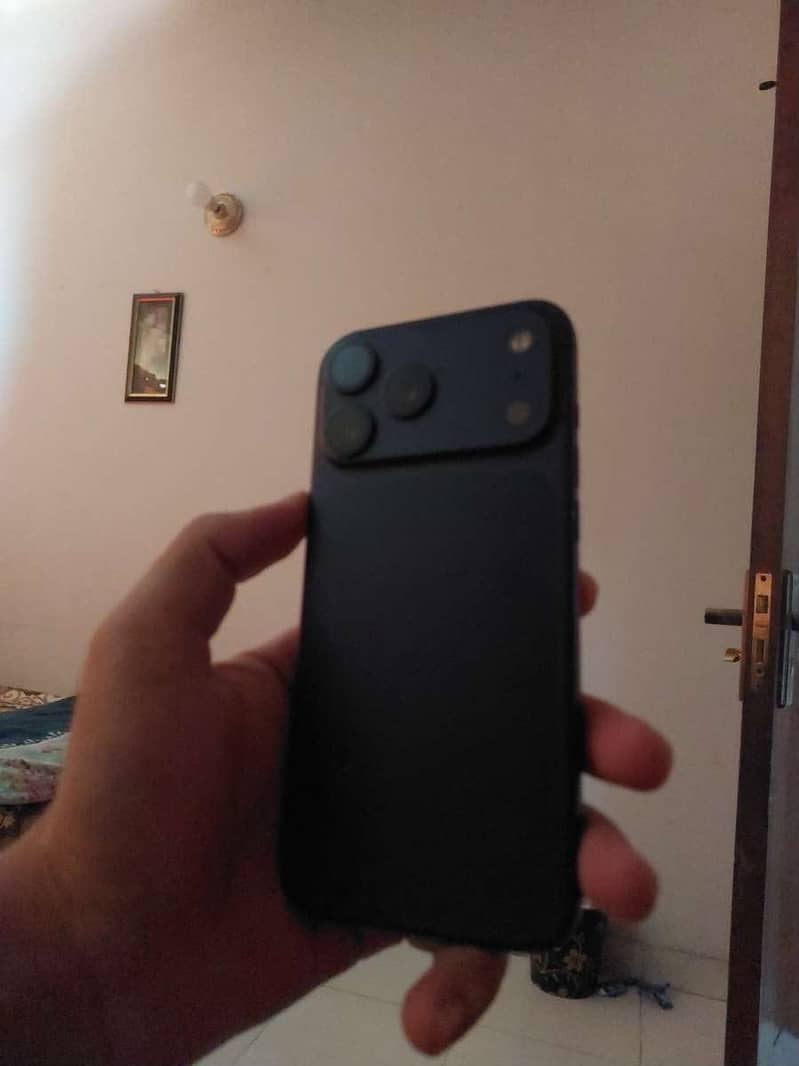 Apple iPhone 17 Pro Max 1
