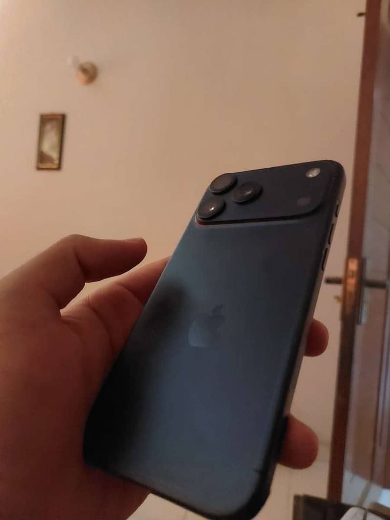 Apple iPhone 17 Pro Max 3
