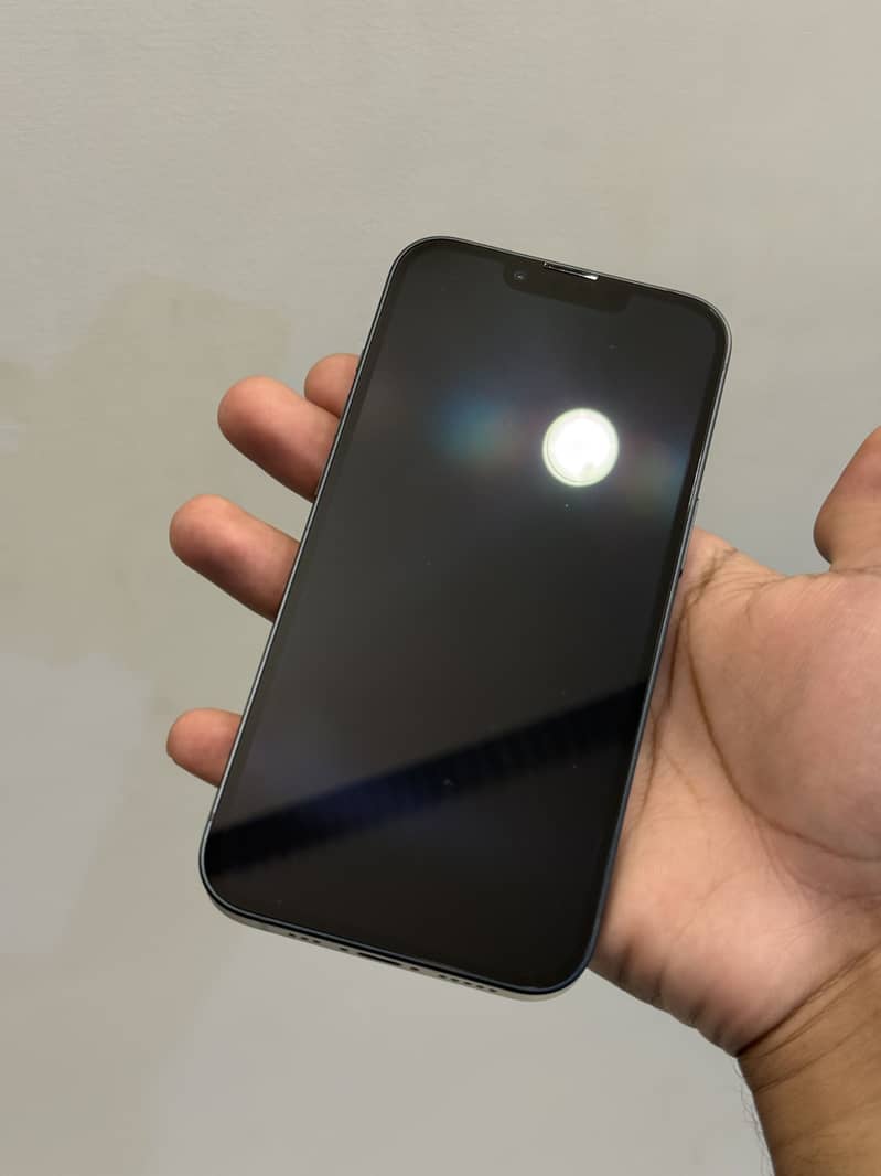 Apple iPhone 13 2