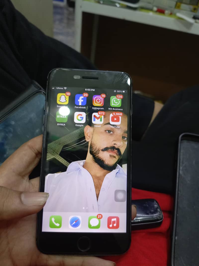 Apple iPhone 7 Plus 3