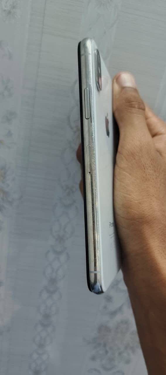Apple iPhone X 4