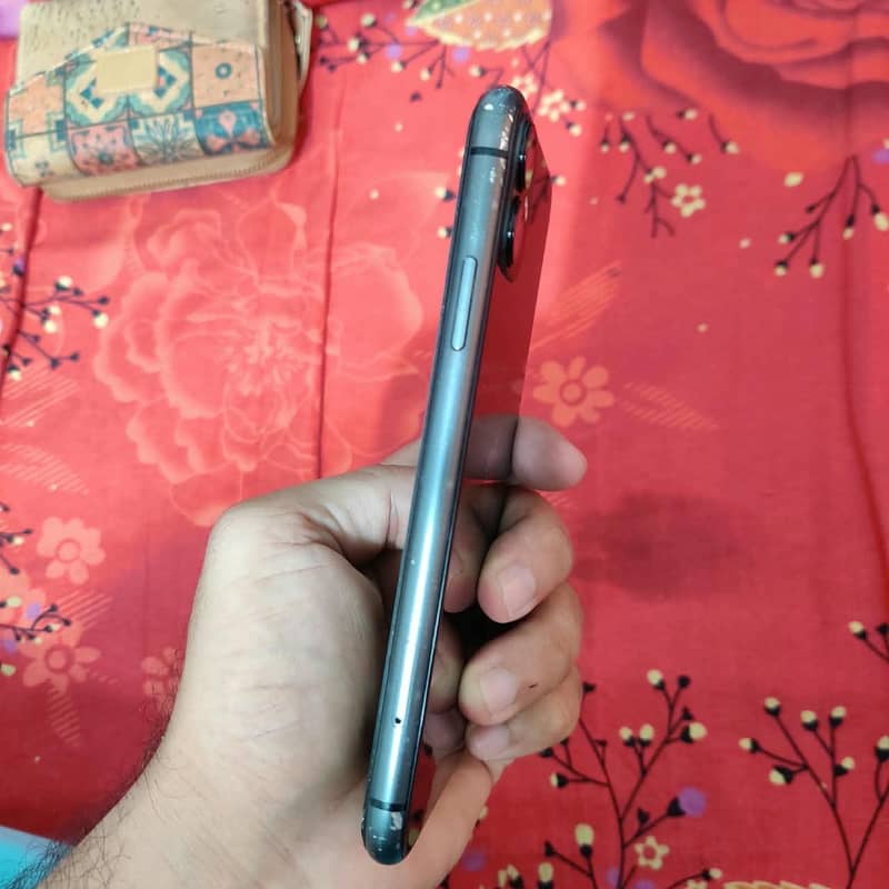 Apple iPhone 11 6