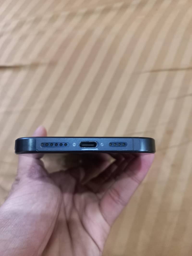 Apple iPhone 15 Pro Max 3