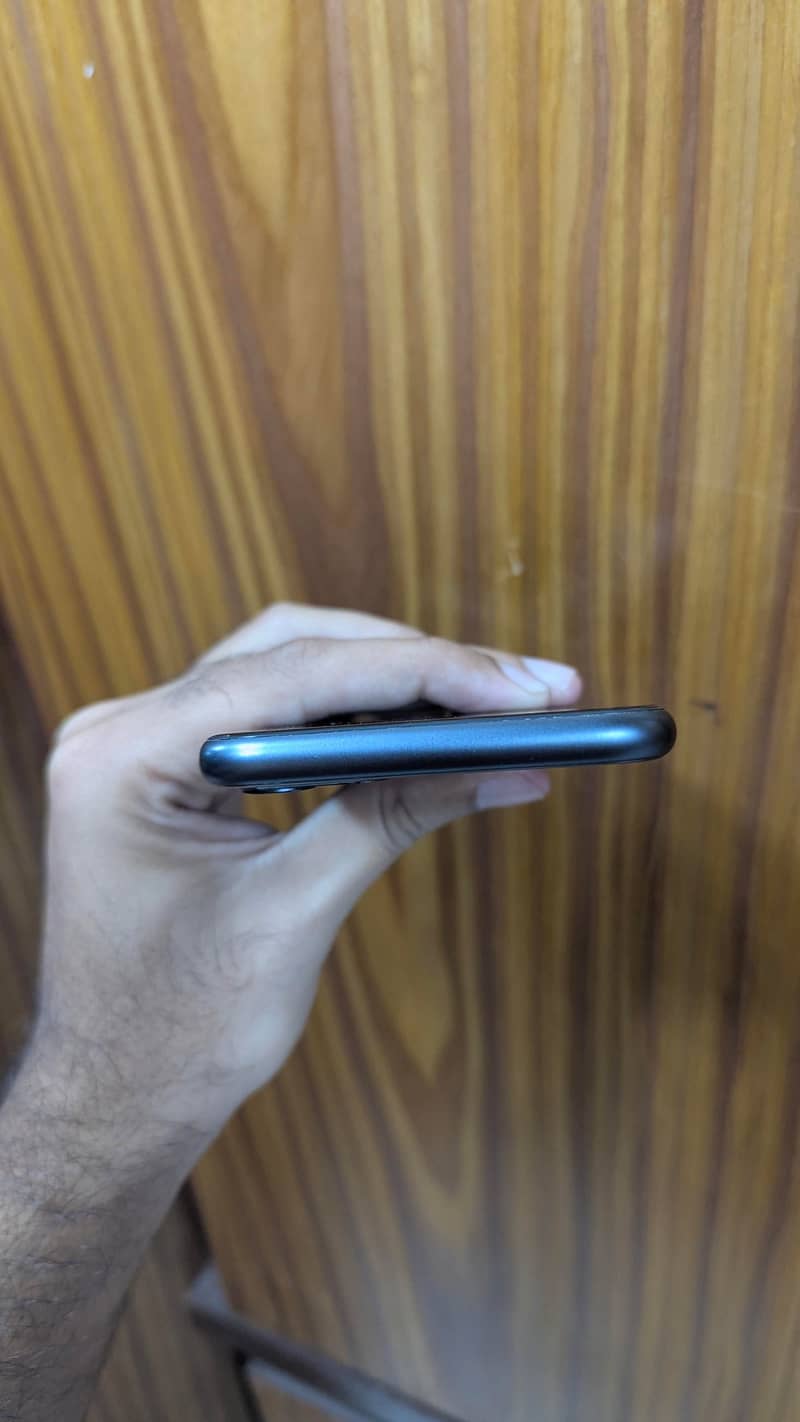 Apple iPhone 11 3