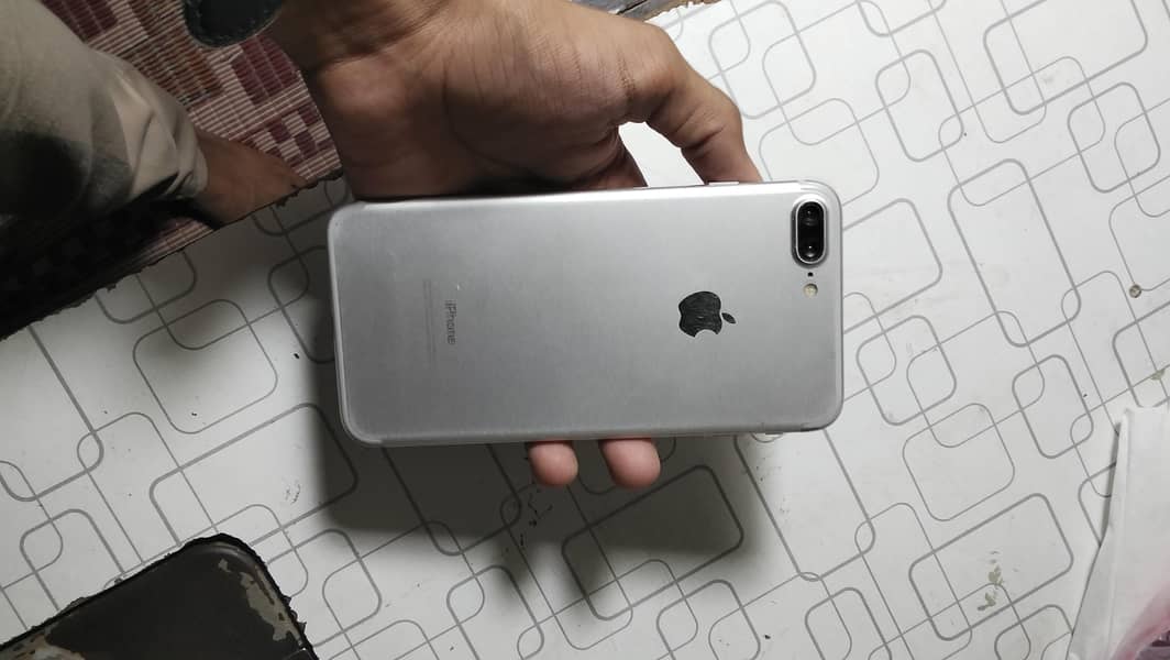 Apple iPhone 7 Plus 0