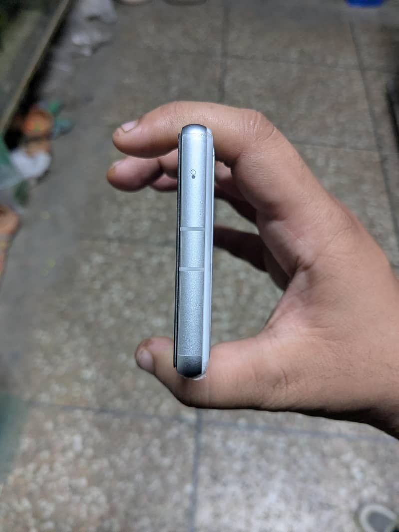 Google Pixel 7a 2