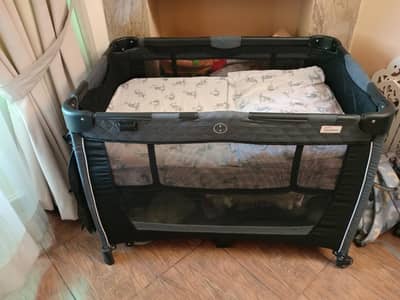 baby cot (travel friendly) 10/10 condition