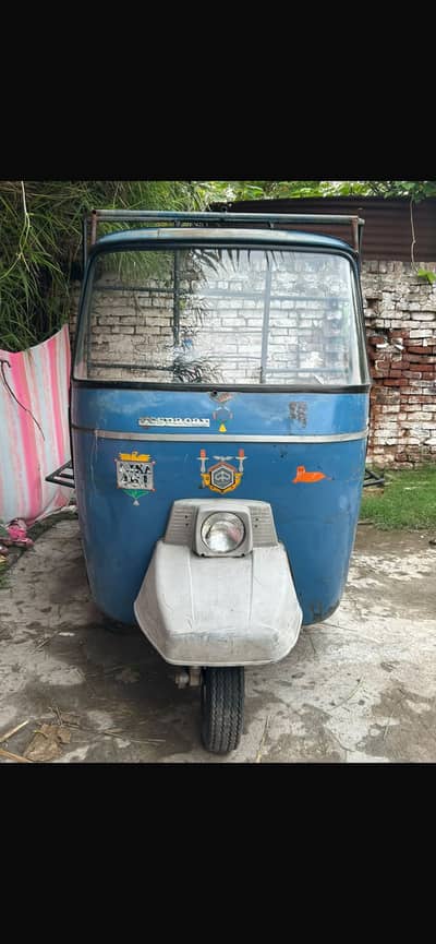 Auto vespa Rickshaw